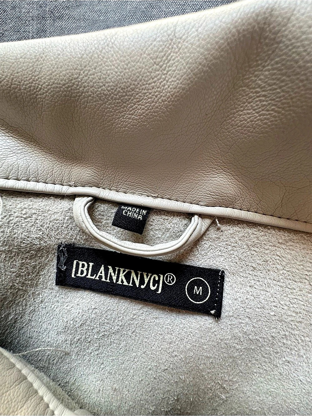BLANKNYC Women's Cream Cropped Utility Jacket Size Medium - Picture 4 of 5